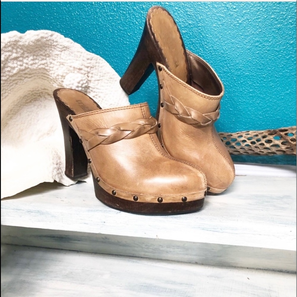 TriBeCa by Kenneth Cole Leather & Wood Clogs